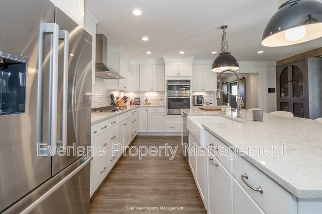 Building Photo - 499 W Main St