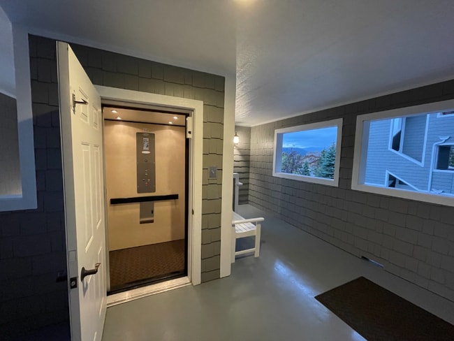 Building Photo - 2048 Marina Ct