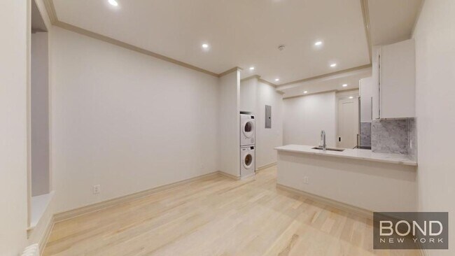 Primary Photo - 250 W 91st St