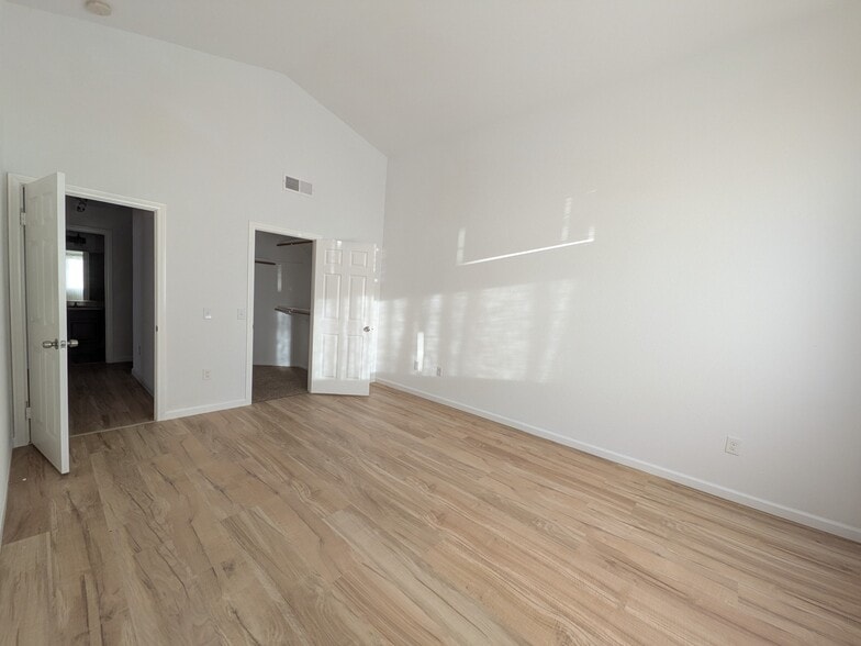 Building Photo - 583 Hildale Cir