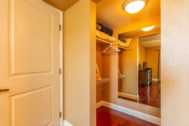 Building Photo - Fully Furnished 2 Bed/ 2 Bath Hale Kanani ...