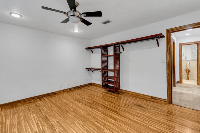 Building Photo - 13400 N Calusa Club Dr