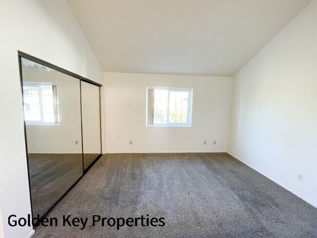 Building Photo - 2BR/1.5BA Condo in Charlemont in Vista! Cl...