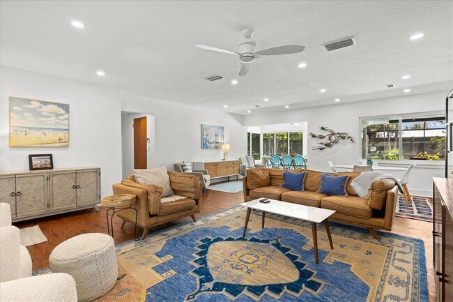 Building Photo - 2587 Ringling Blvd