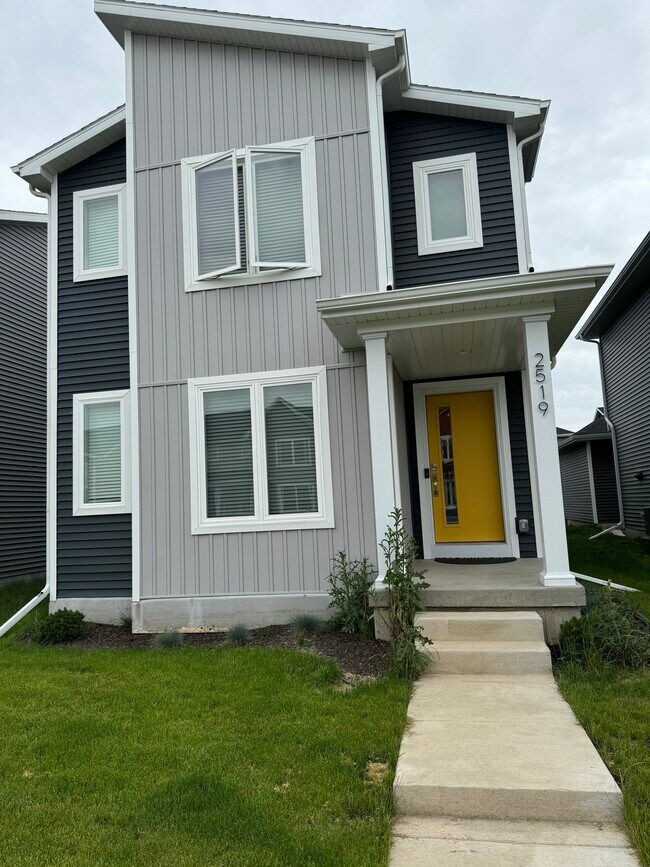 Primary Photo - 2519 Spark St