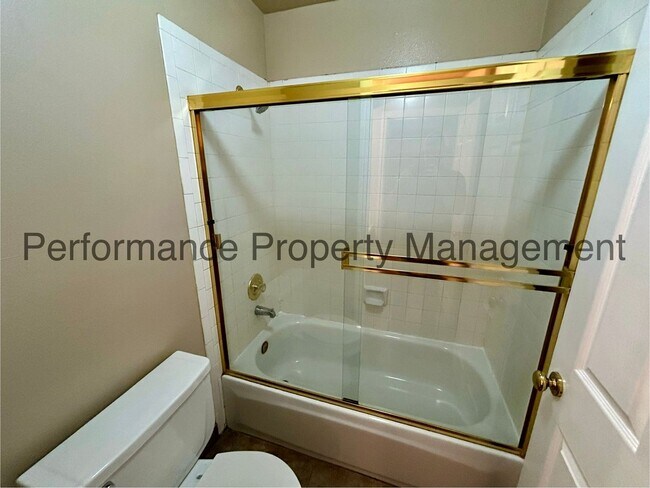 Building Photo - Stunning 4 Bed/3 Bath Home in SW Bakersfield w/ RBP & $0 Deposit Option