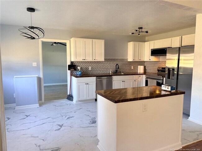 Building Photo - 6025 Elstree Pl