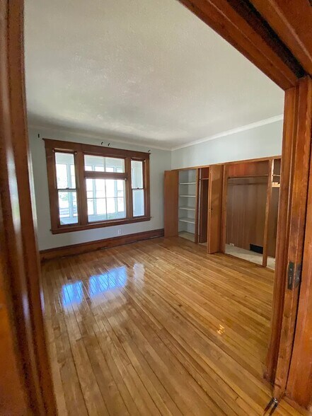 Primary bedroom - 434 Goodrich Ave
