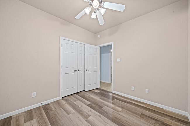 Building Photo - 5123 Shadow Breeze Ln