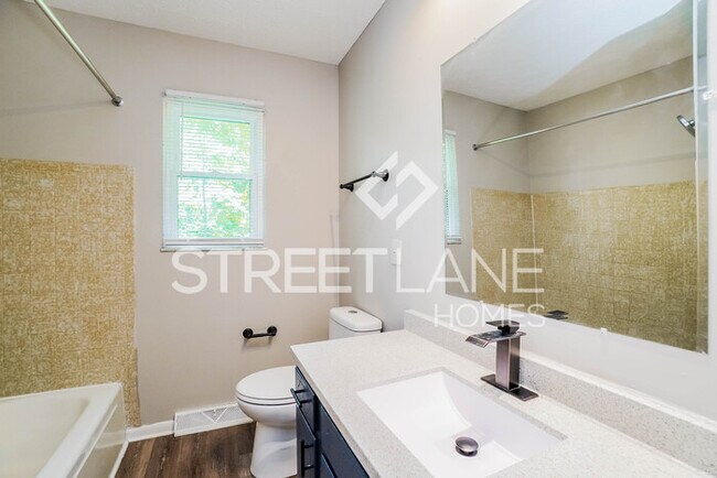 Building Photo - Charming 4 Bedroom in Reynoldsburg!
