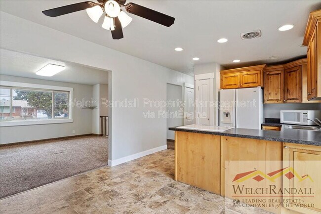 Building Photo - 1007 W 17th St