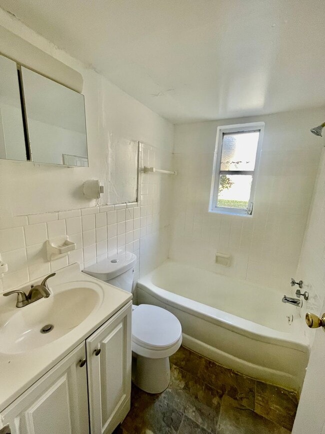 Interior Photo - Glen Oaks Apartments