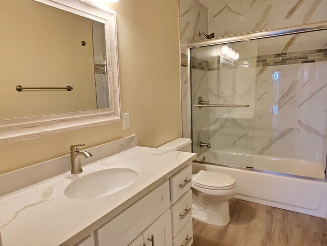 Building Photo - Spacious Home in The Pines, Remodeled Inside, New Heat/A.C, New Kitchen/Bathrooms, Fresh Paint!