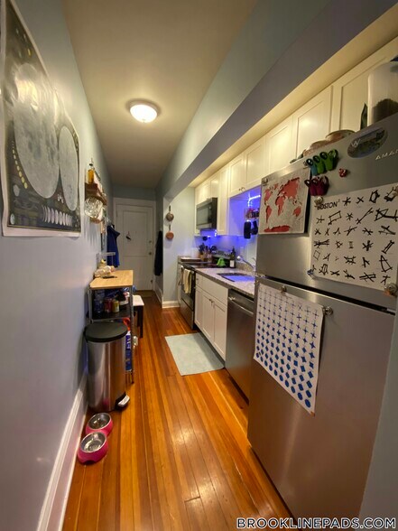 Building Photo - 1463 Beacon St