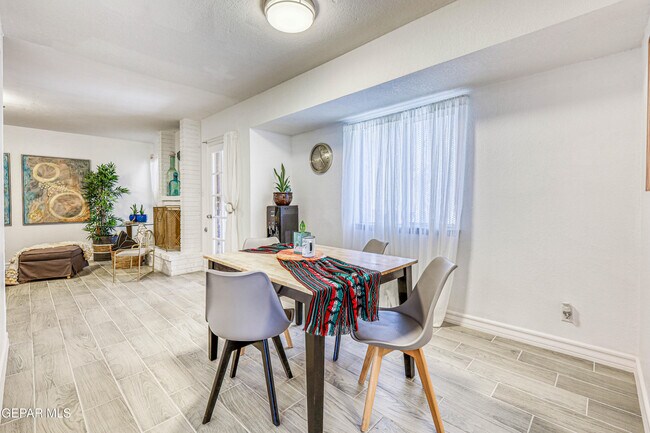 Building Photo - 7333 Golden Hawk Dr