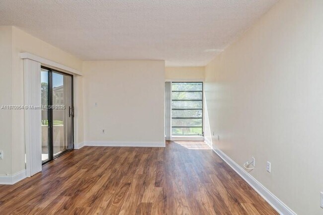 Building Photo - 8860 SW 123rd Ct
