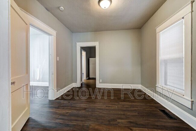 Building Photo - 506 E Harrison Ave