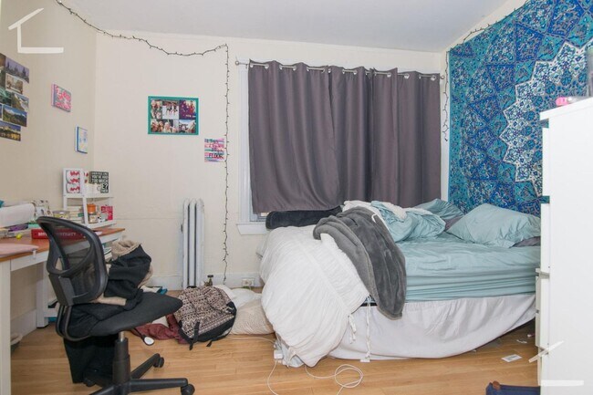 Building Photo - BU Housing - 4Bed 1.5Bath in Brookline - 9/1/26 (H&HW Included - Parking Available)