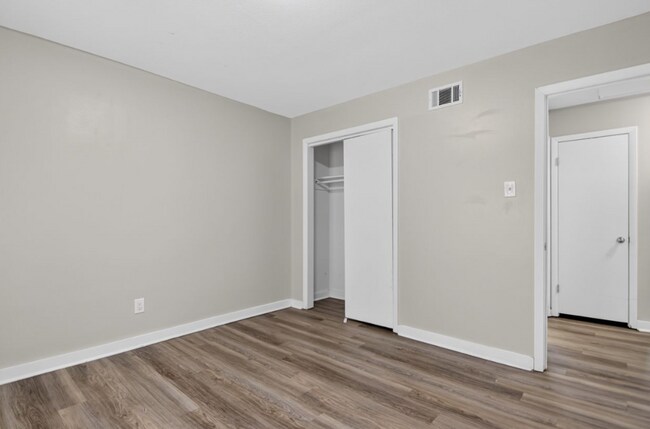 Building Photo - Midtown Living with Modern Conveniences – Prime Little Rock Location!