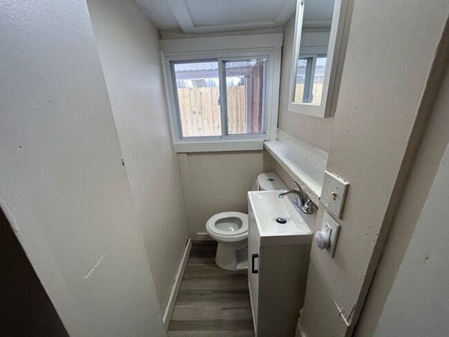 Building Photo - 5 Bed - 1.5 Bath Single Family Home in Lorain