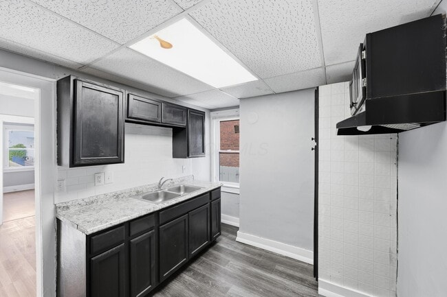 Building Photo - 1452 Summit St