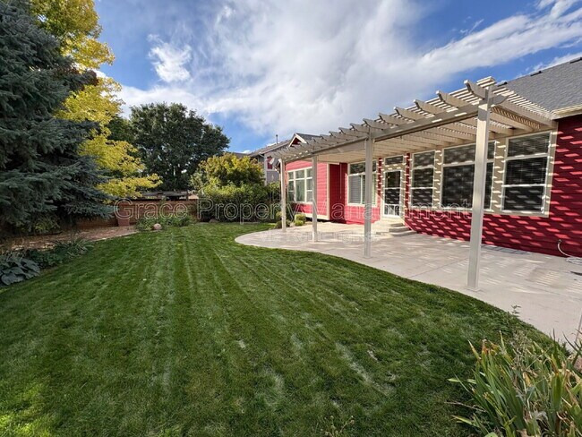 Building Photo - 222 Saxony Rd