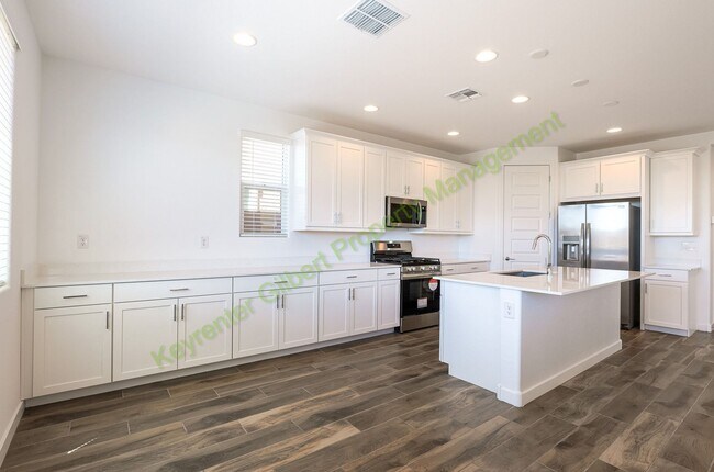 Building Photo - Pet Friendly 5 bed/3 bath in the Hawes Crossing Community of East Mesa