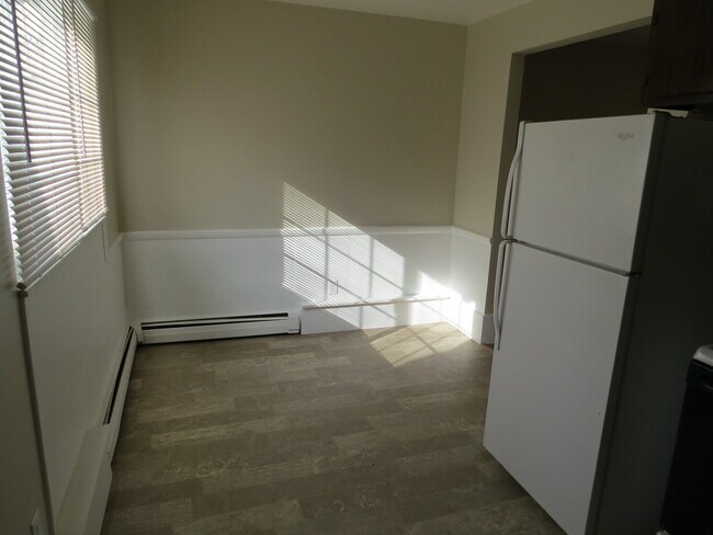 Building Photo - 4570 Washington Square Dr