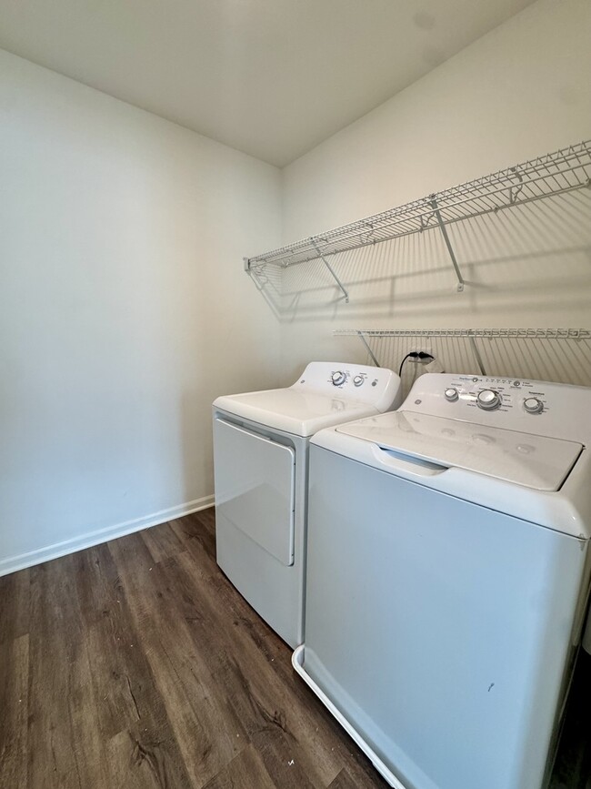 Building Photo - 15036 W Cyrus Dr