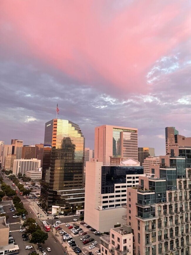 Building Photo - 2 Bedroom-2 Bathroom Fully Furnished Condo...