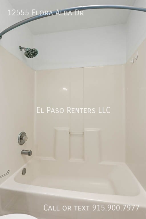 Building Photo - 12555 Flora Alba Dr