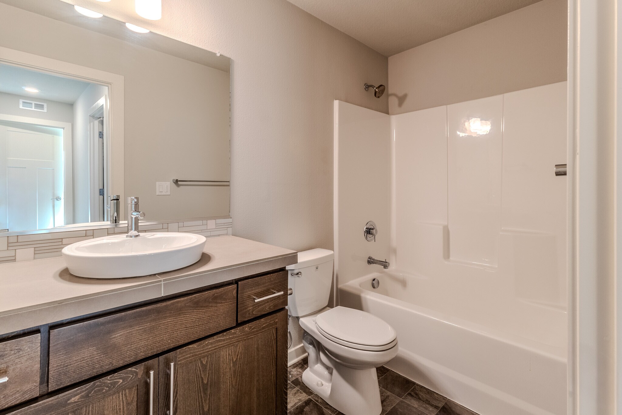 Building Photo - 6280 SE Genrosa St