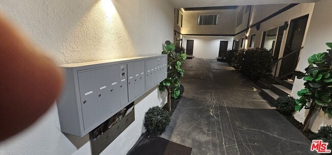 Building Photo - 465 Le Doux Rd