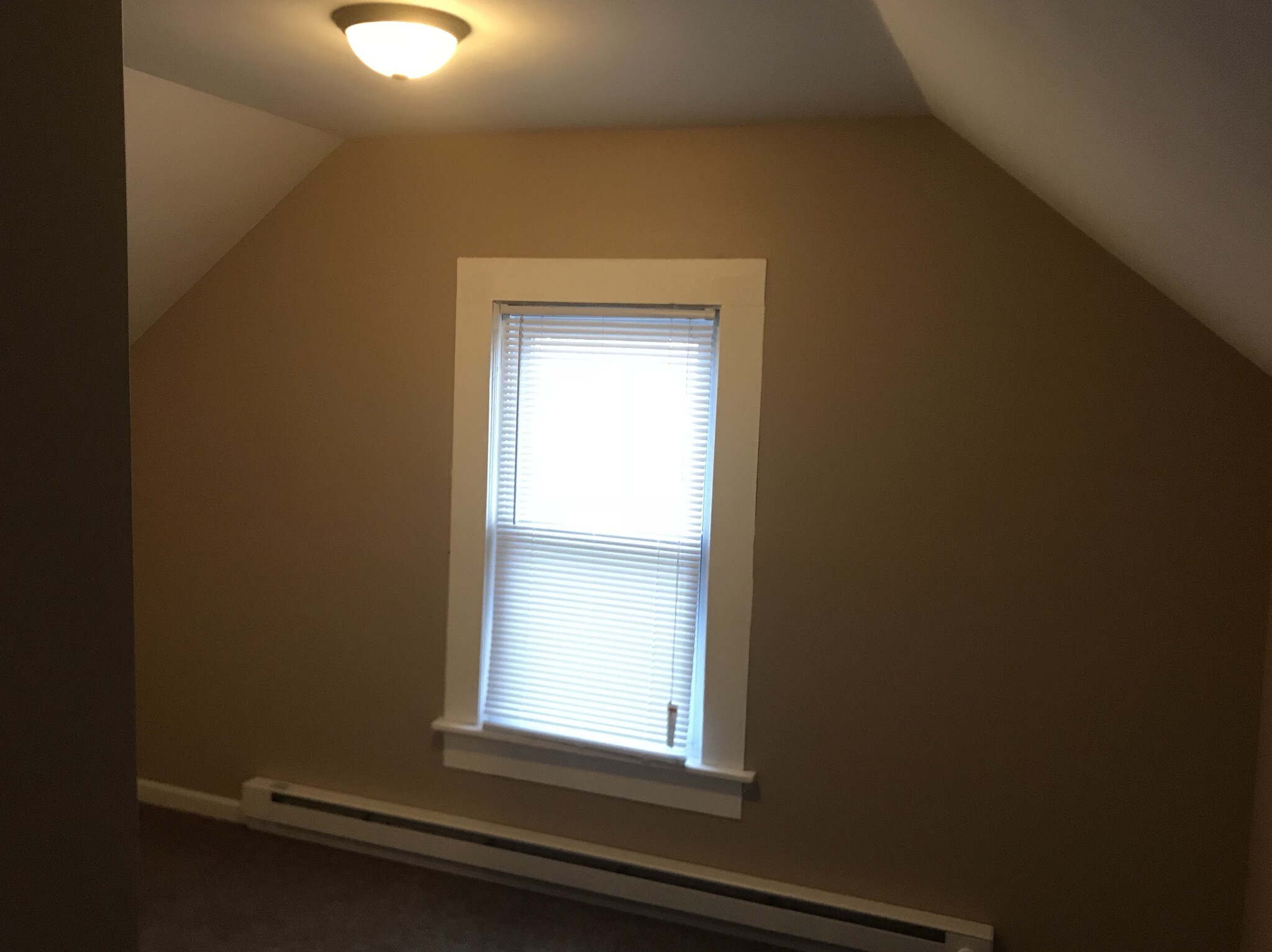 Bedroom 4 Inside - 652 N Bever St