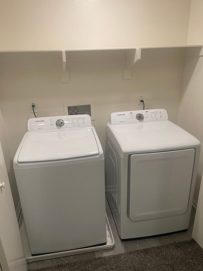 Building Photo - Upgraded & Spacious 4 Bedroom, 3.5 Bathroom Home