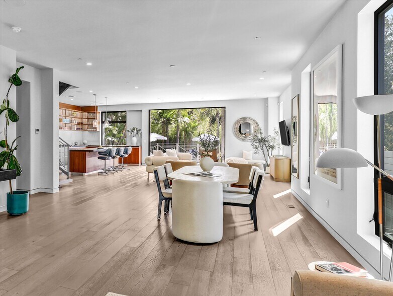 Building Photo - 1724 N Sierra Bonita Ave