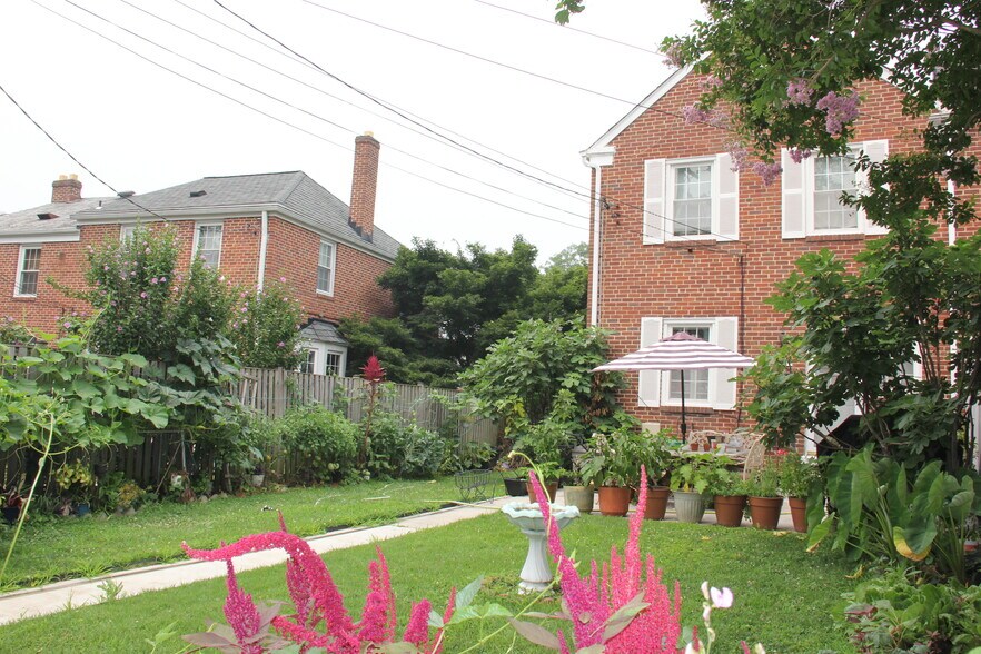 Building Photo - 209 Brandon Rd