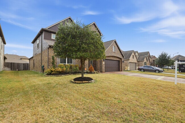 Building Photo - 24714 Longwood Forest Dr