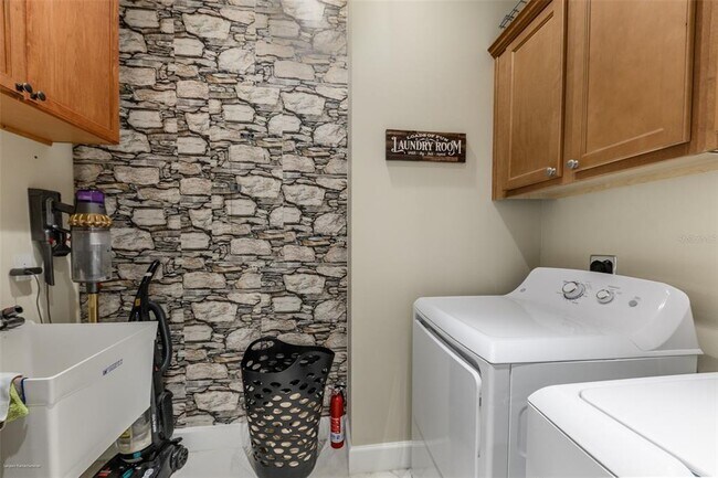 Building Photo - 10300 Tarpon Landings Terrace