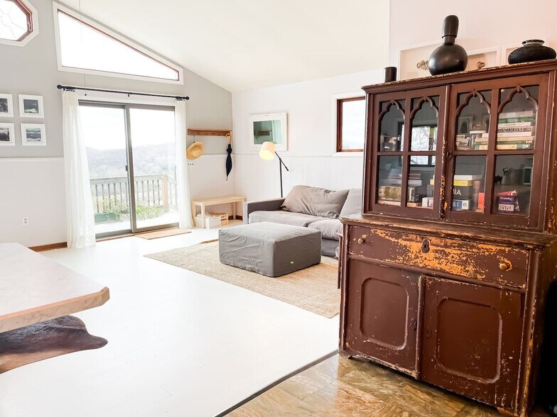 Building Photo - 3924 Hamden Hill Rd