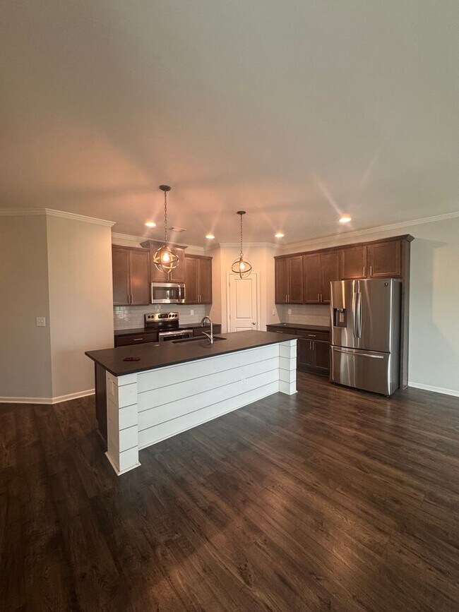 Building Photo - Spacious and Well-Appointed 3BR/2BA Home in Flowery Branch