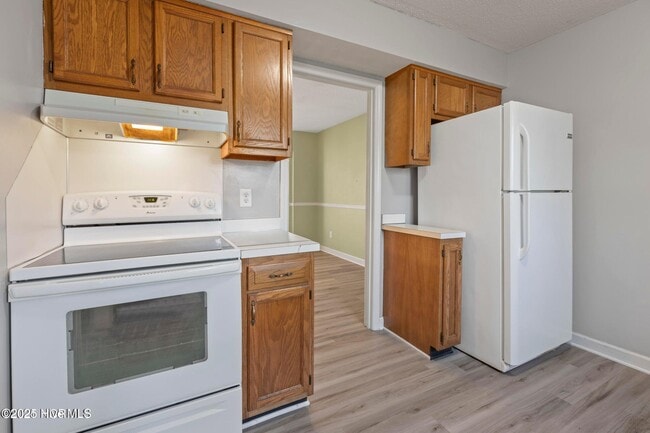 Building Photo - 1054 Pine Dr