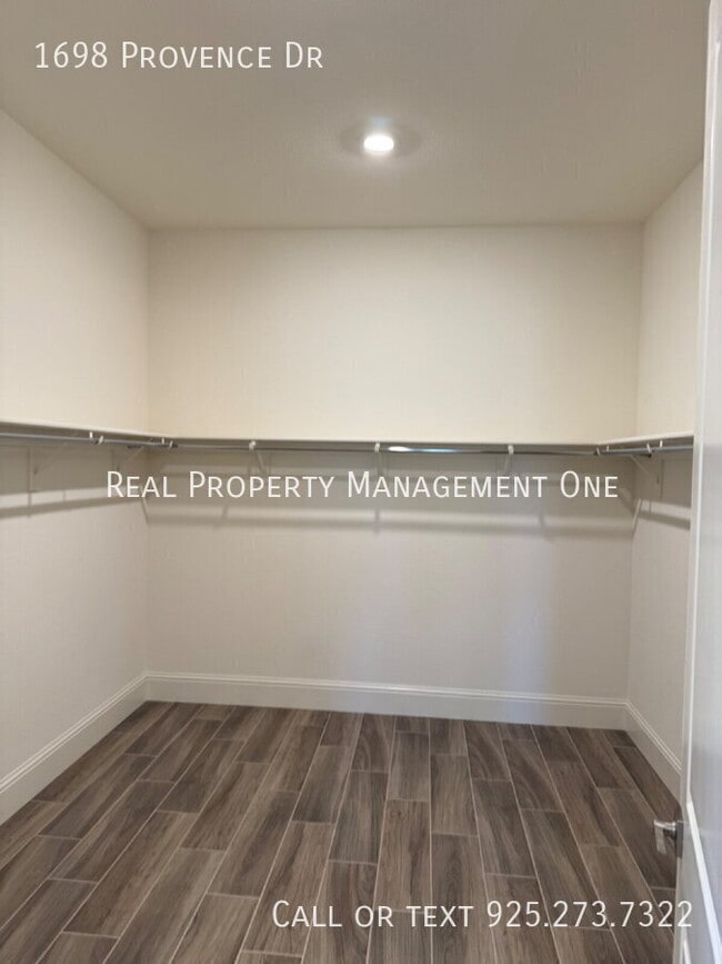 Building Photo - 1698 Provence Ln