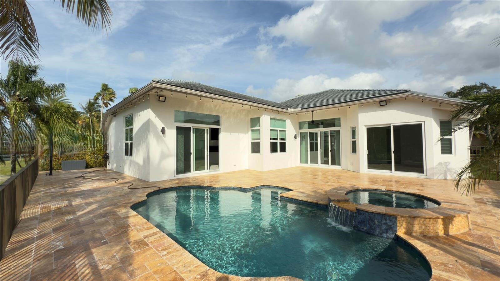 Building Photo - 3763 Oak Ridge Cir