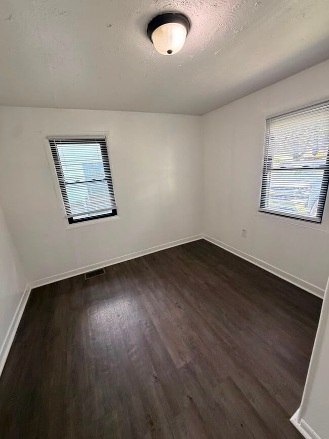 Building Photo - 3206 S Temple Ave