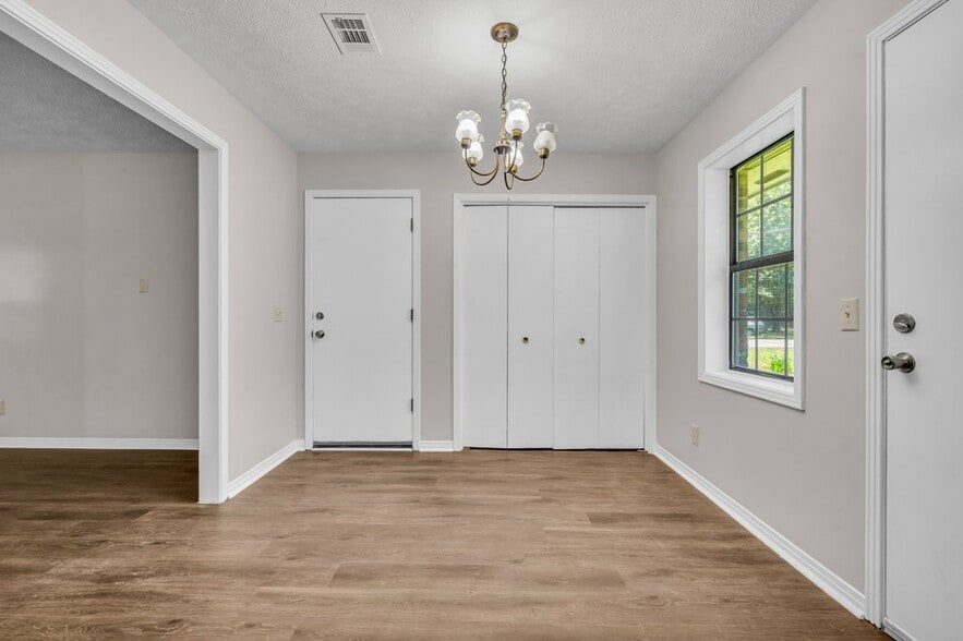 Building Photo - 369 Concourse Rd
