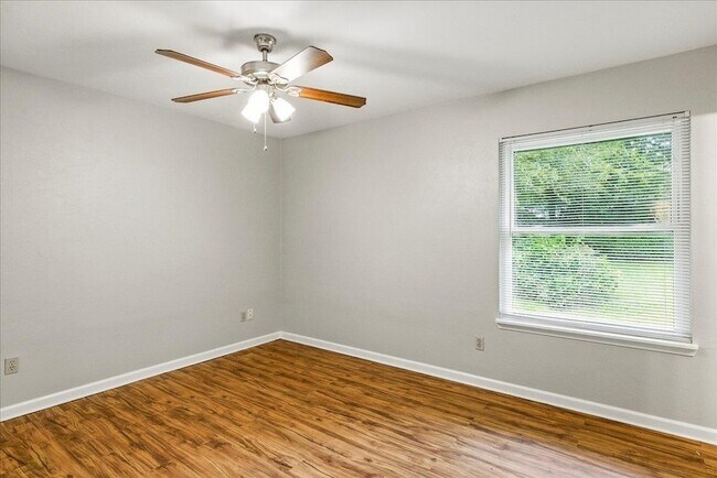 Building Photo - 3232 Riddle Dr