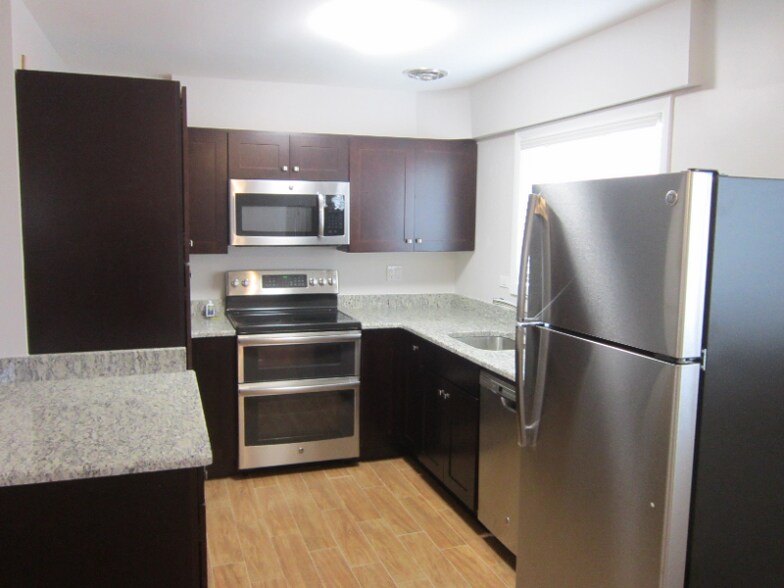 Primary Photo - 523 W Miner St