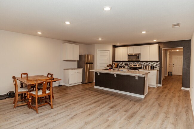Building Photo - 6719 Sarah Ann Way