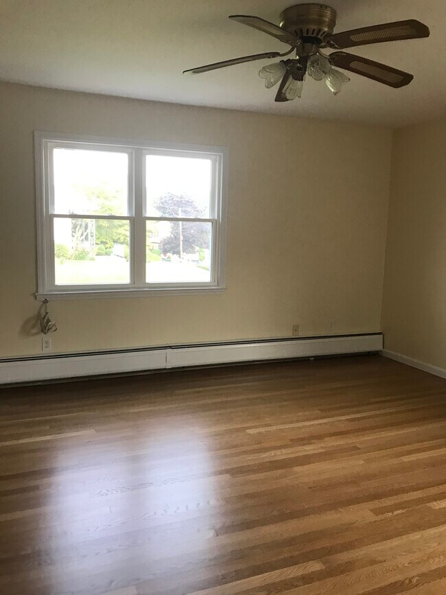 Master b - 95 Holland St